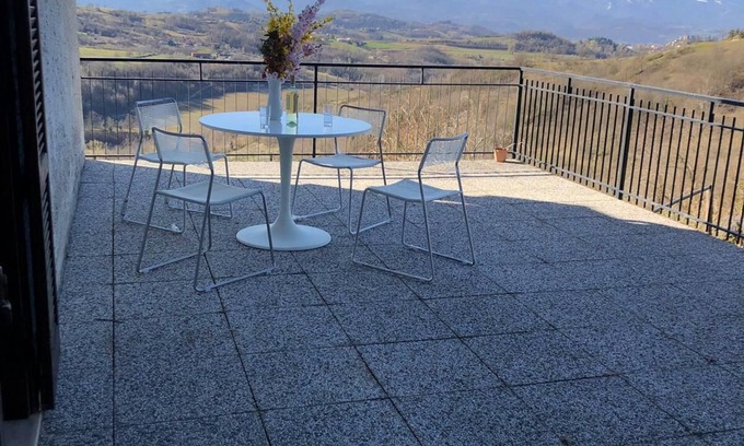 Murazzano Apartamento | Fantástico apartamento de 2 habitaciones con terraza con vistas a los viñedos de Piamonte.