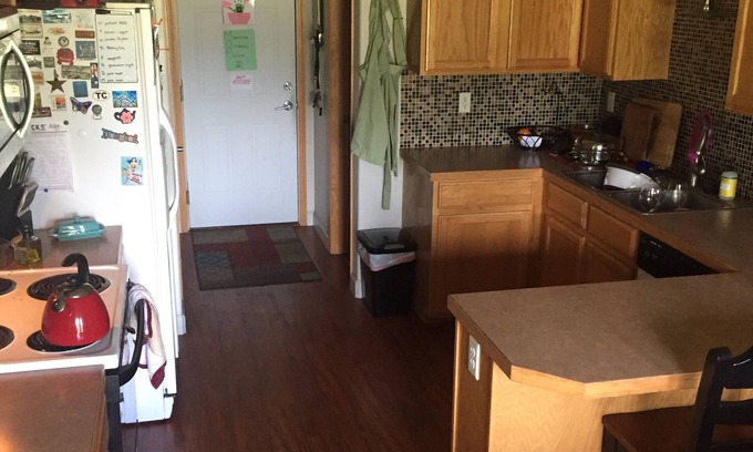 Rogers Park Casa | Fantastic 3 Bedroom Summer Rental in Fort Collins w/pool and bus route to CSU