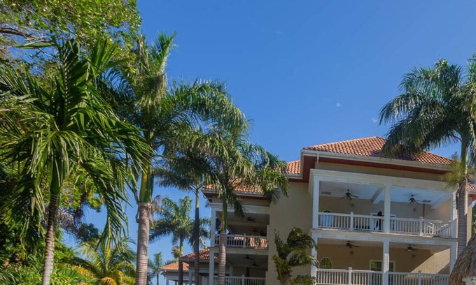Lawson Rock Condominio | Fantastic 3 bedroom condo with ocean views- Lawson Rock 206