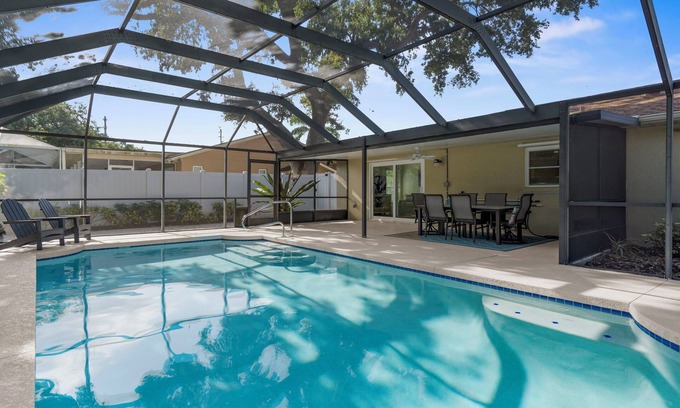 South Gate Ridge Casa | Fantastic 3-bedroom pool house with AC