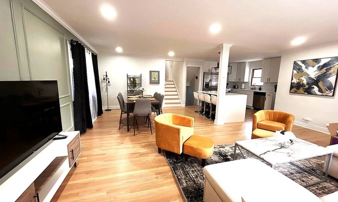 La Grange Park Casa | Fantastic: 3 BR / 2 BTH - Modern Stylish Home