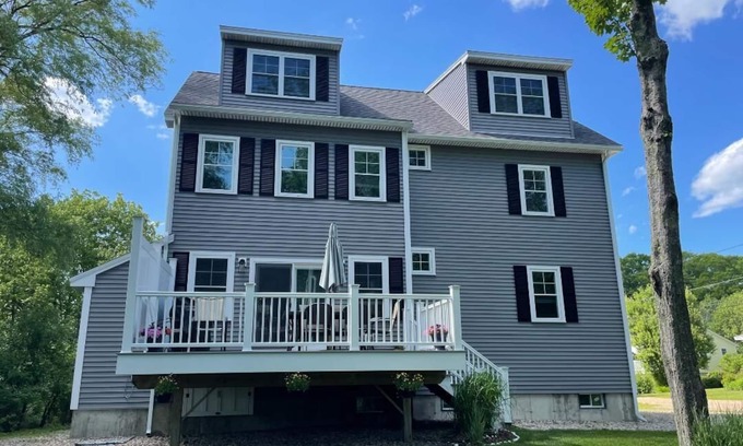 York Beach Casa | Fantastic 5 Bedroom Home Just 5 Minute Walk To The Beach