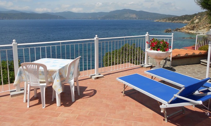 Capoliveri Chalet De Esquí | Fantástico apartamento justo en la playa de Peducelli, Isla de Elba