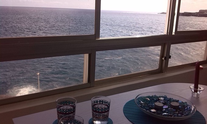 La Garita Apartamento | Fantástico apartamento en primera línea de mar, con excelentes vistas al mar,