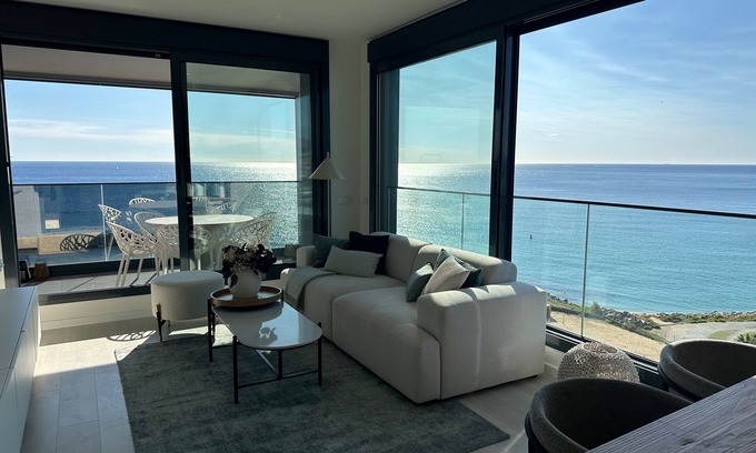 Badalona Apartamento | Fantastic apartment right on the beach in Barcelona, with balcony and pool!