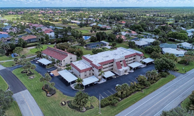 Burnt Store Marina Condominio | Fantastic condo with AC in Punta Gorda and elevator access.