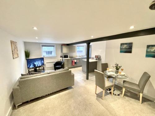 Bishop's Stortford Apartamento | Fantastic convenient 2 Bedroom 2 bathroom Perfect for Stansted Airport, 2 minute walk to Bishops Stortford Train Station!