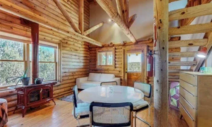 Las Campanas Cabaña | Fantastic Cozy Modern Log Cabin