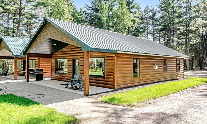 Conover Casa | Fantastic dog-friendly cabin with hot tub, fireplace, patio, grill, central AC, & W/D