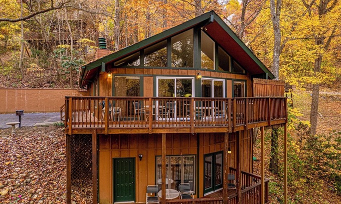 Chalet Village Chalet De Esquí | ❤Adventure Awaits⛰5min to GSMNP/Hot Tub/Theater/WiFi/Close to Gatlinburg