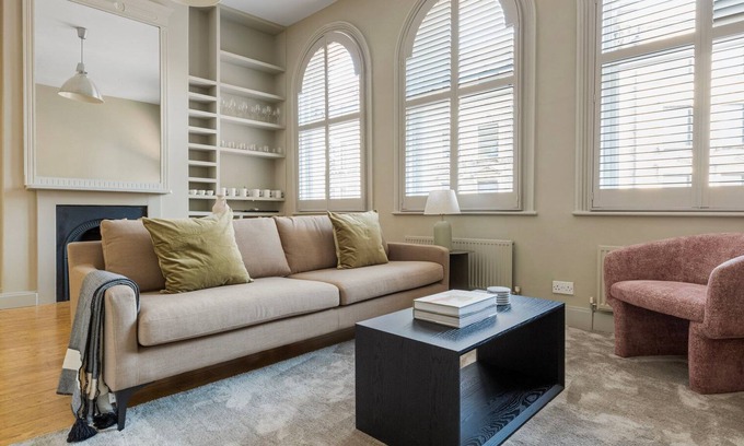 Clerkenwell Apartamento | Fantastic Farringdon 2BR w/ High Ceilings, nr Dining, by Blueground
