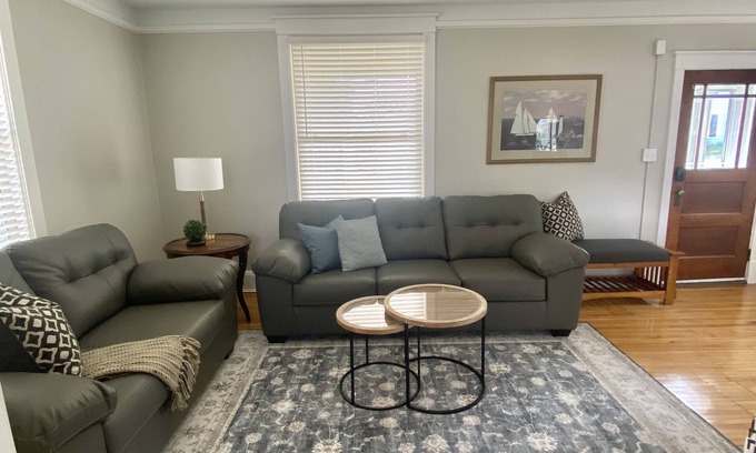 Endion Casa | Fantastic Home close to Canal Park, Hospitals and Lincoln Park district.