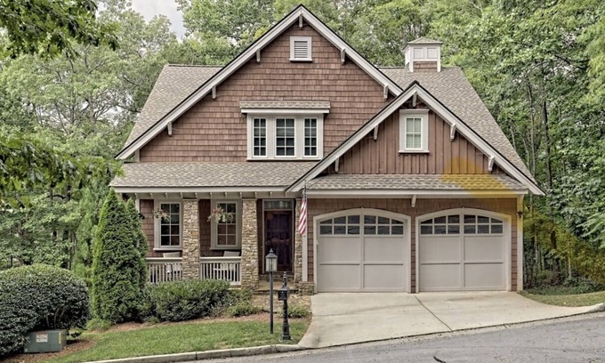 Clayton Casa | Fantastic home in Waterfall Country Club Clayton, GA av for leases over 31 days