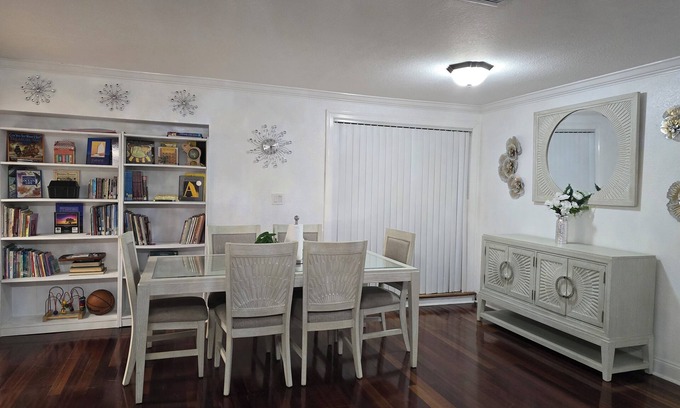 Tampa Casa | Fantastic king bedroom and pool in 3 min from Tampa airport