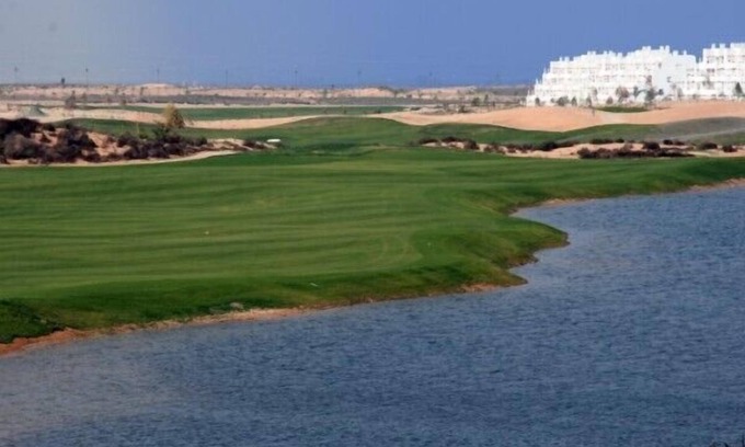 Alhama de Murcia Apartamento | Fantastic lakeside Island wifi enabled apartment with golf and mountain views