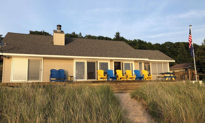 Montague Casa | Fantastic Lake Michigan beachfront property in Montague Michigan.