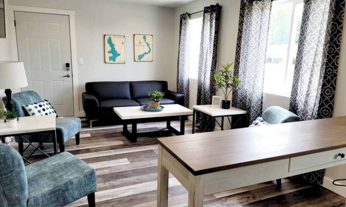 Arnolds Park Apartamento | Fantastic Location-Roof Top Patio (shared) and King Bed