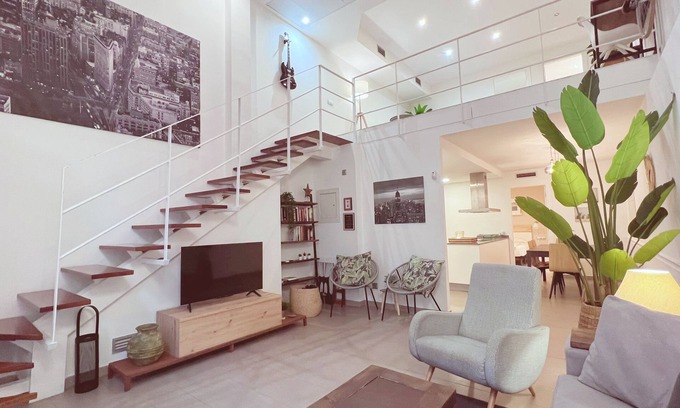 El Poble-sec Apartamento | FANTÁSTICO DÚPLEX ESTILO LOFT EN BARCELONA - Nuevo en Vrbo