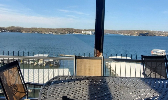 Lakeland Condominio | FANTASTIC MAIN CHANNEL VIEW from Renovated Waterfront 3BR/2BA Top Floor Condo