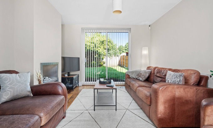 Manchester Casa | Fantastic, modern 3 bedroom house in West Didsbury. Close to all amenities.