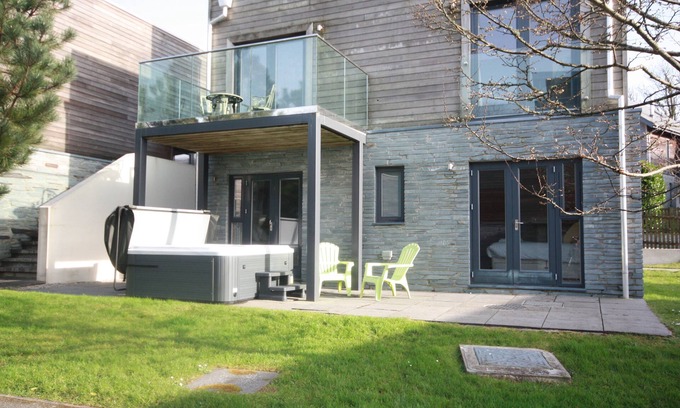 Talland Casa | Fantástica propiedad que admite mascotas con gran área de techo, barbacoa de carbón, ideal para tomar el sol y al aire libre