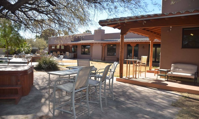 Tucson Casa | Fantastic Resort Like 5 BR 5 BA Casa en Tucson Country Club, Piscina, Bocce, Acre