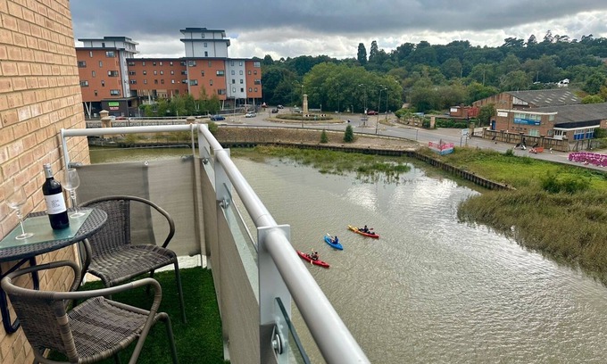 Colchester Apartamento | Fantastic River Views Apartment| Pass the Keys