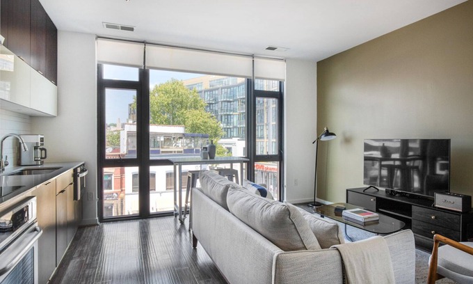 Shaw Apartamento | Fantastic Shaw Jr 1BR w/ Gym & Doorman, nr Entertainment, by Blueground