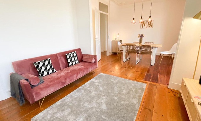 Carcavelos Apartamento | Fantastic Spacious Apartment near Carcavelos Beach