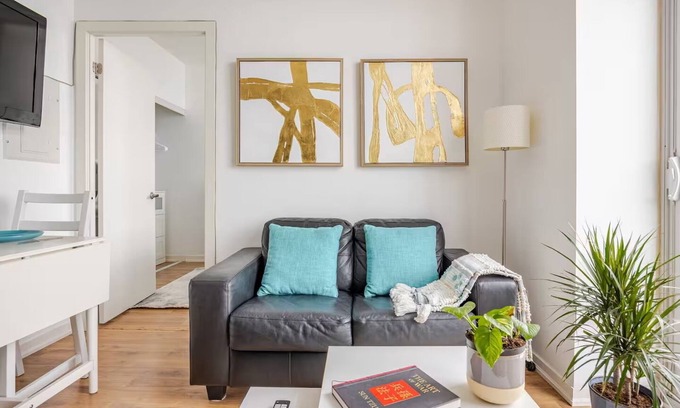 Liberty Village Condominio | Fantastic Sunset Views in Newly Renovated Beautiful Downtown Toronto