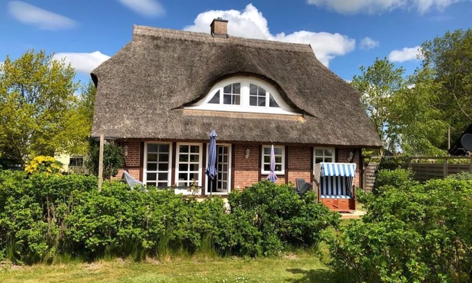 Garz/Rugen Casa | Fantastic thatched house on Rügen with water views and large garden