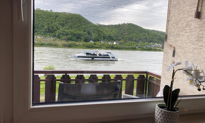 Wellmich Apartamento | Fantastic apartment, view of the Rhine, balcony, terrace, enclosed terrace. Garden. Dogs welcome!