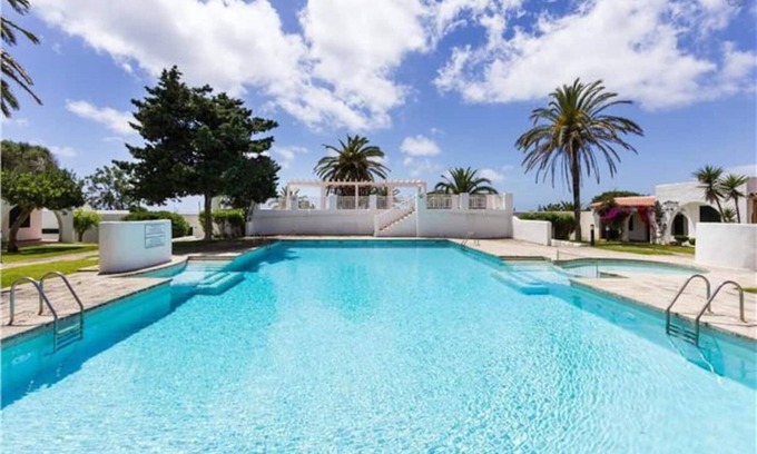 Binisafua Apartamento | Fantástico apartamento "Binisafua Playa - Apartamento 24" cerca de la playa con piscina compartida, aire acondicionado, Wi-Fi, terraza y jardín; aparcamiento disponible