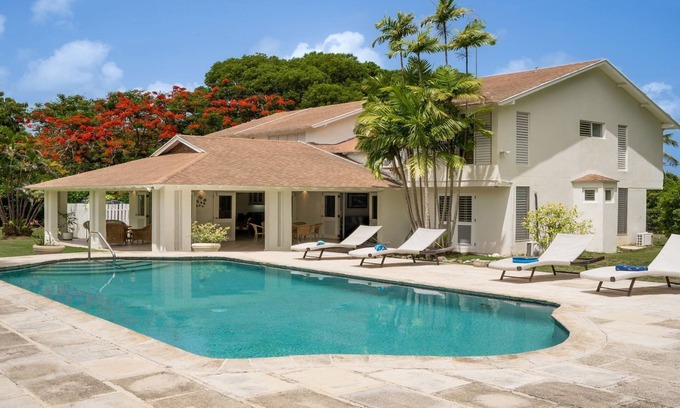 Sunset Crest Villa | Fantastic Value Sandy Lane Villa With Beach Club Access & Close To Holetown