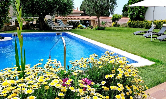 Sant Pol De Mar Villa | Fantastic villa with pool in Sant Pol de Mar