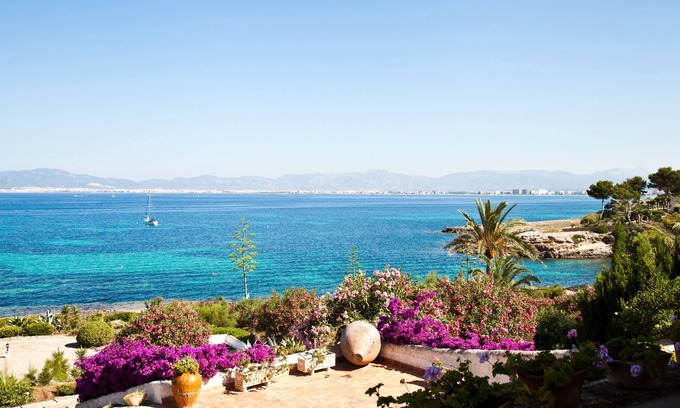 Cala Blava Chalet De Esquí | Fantastica Villa sobre el Mar, jardin, terrazas y acceso directo al mar