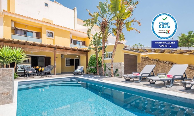 Urbanizacao dos Calicos Villa | Villa Val Hala