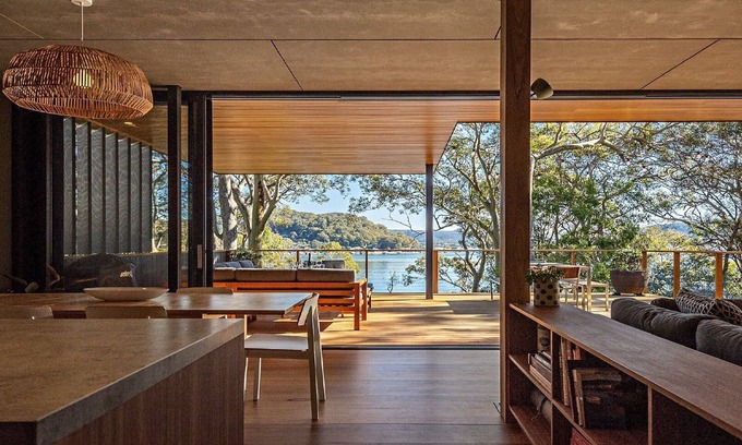 Pretty Beach Casa | Fantastic Waterfront Beach House by HolidayCo.