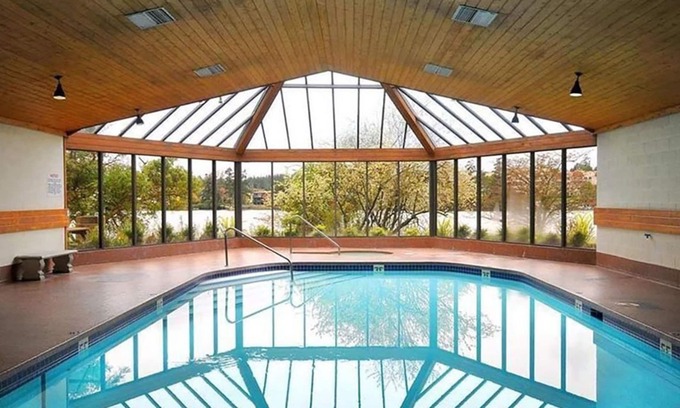 Gorge -Tillicum Area Condominio | Fantastic Waterfront Condo On The Gorge Waterway