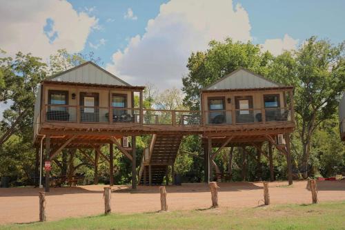 Sutherland Springs Otro | Fantastic Waterfront Tented Cabin - Ideal for a Glamping Getaway near San Antonio, Texas