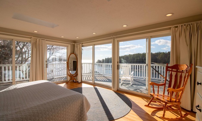 West Point Casa | Fantastic Waterfront Views
