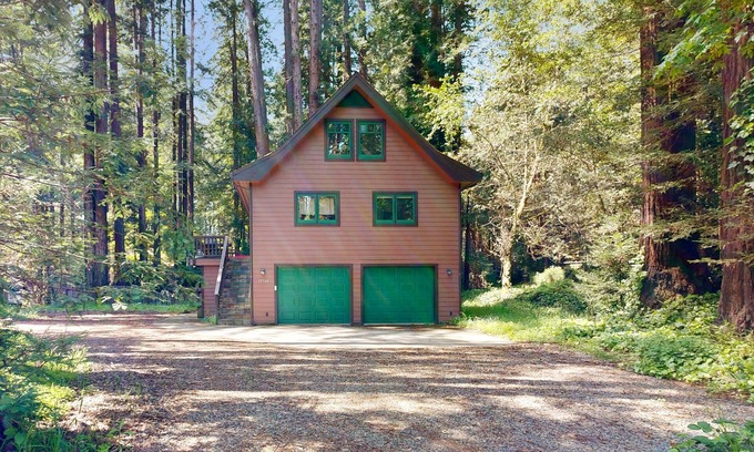 Northwood Casa | Fantastic Wooded Gem W/ Private Hot Tub, Free WiFi, Furnished Deck, & Gas Grill
