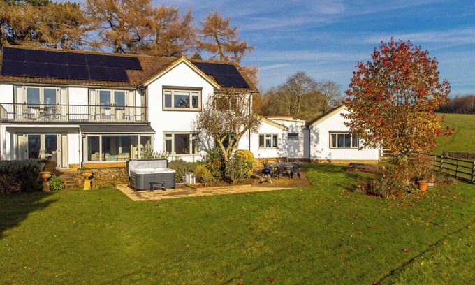 East Haddon Casa | Far Heath House - Scenic Hot Tub Stay