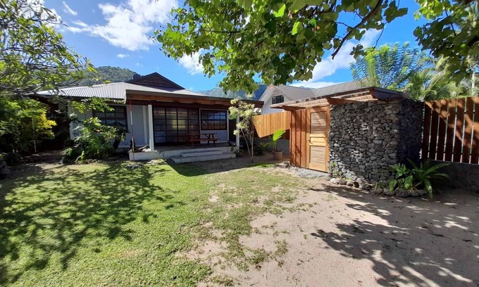 Paea Casa | Fare Miki Miki- private beach