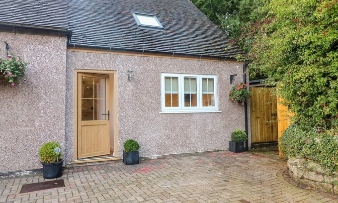 Farley Cabaña | FARLEY COTTAGE II, romantic, character holiday cottage in Alton