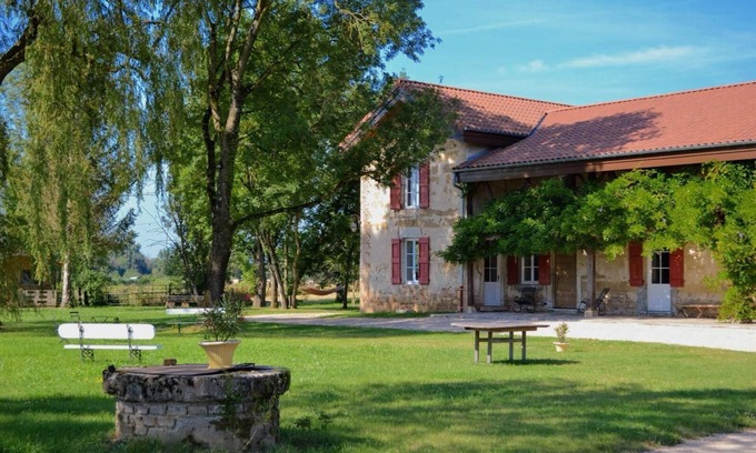Mezeriat Casa | Farm B. AIP