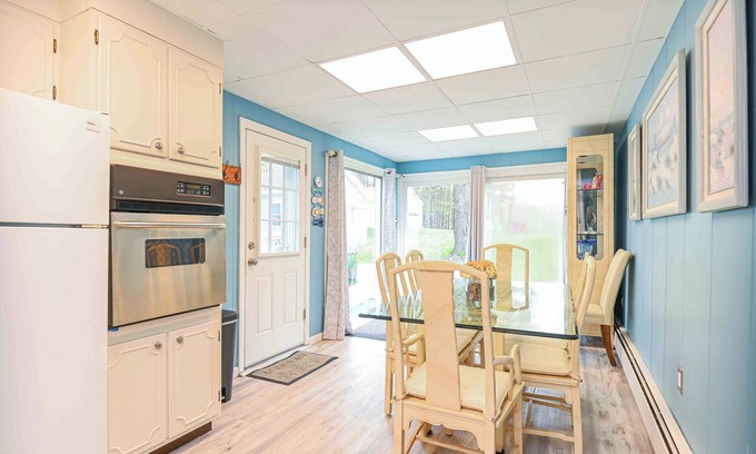 Kittery Casa | Farm Fun Beach Sun Kittery Maine Retreat Pet Friendly!! GREAT yard!