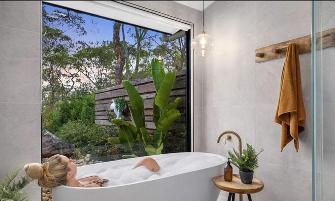 South Maroota Otro | Farm House 100 -Your luxury farm stay. BRAND NEW!