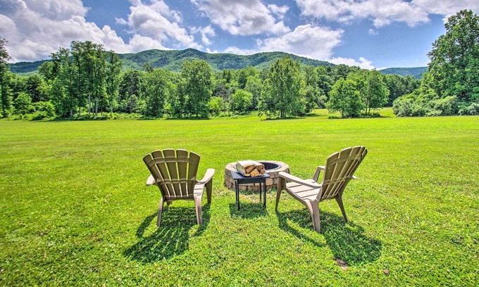 Buena Vista Cabaña | 'Farm House' Cottage w/ Deck, 5 Mi to River