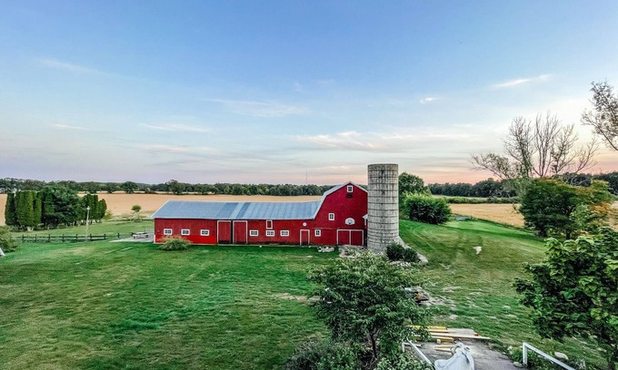 Marshall Otro | Farm House | Relax & Visit with Mini Horses - Near Downtown Marshall